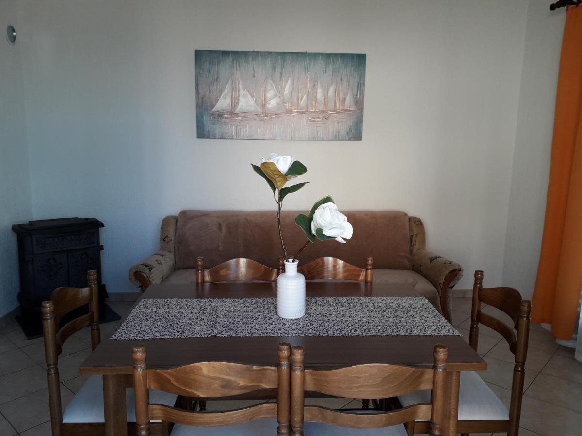 Delfin Apartments Sveti Juraj Eksteriør billede