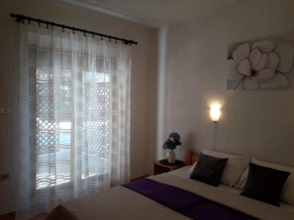 Delfin Apartments Sveti Juraj Eksteriør billede