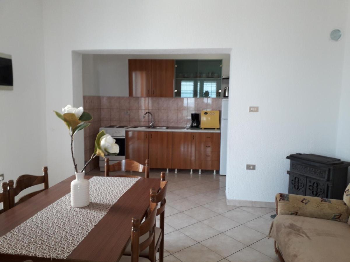 Delfin Apartments Sveti Juraj Eksteriør billede