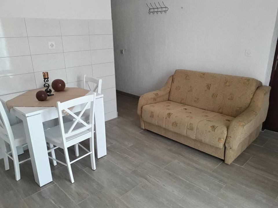 Delfin Apartments Sveti Juraj Eksteriør billede