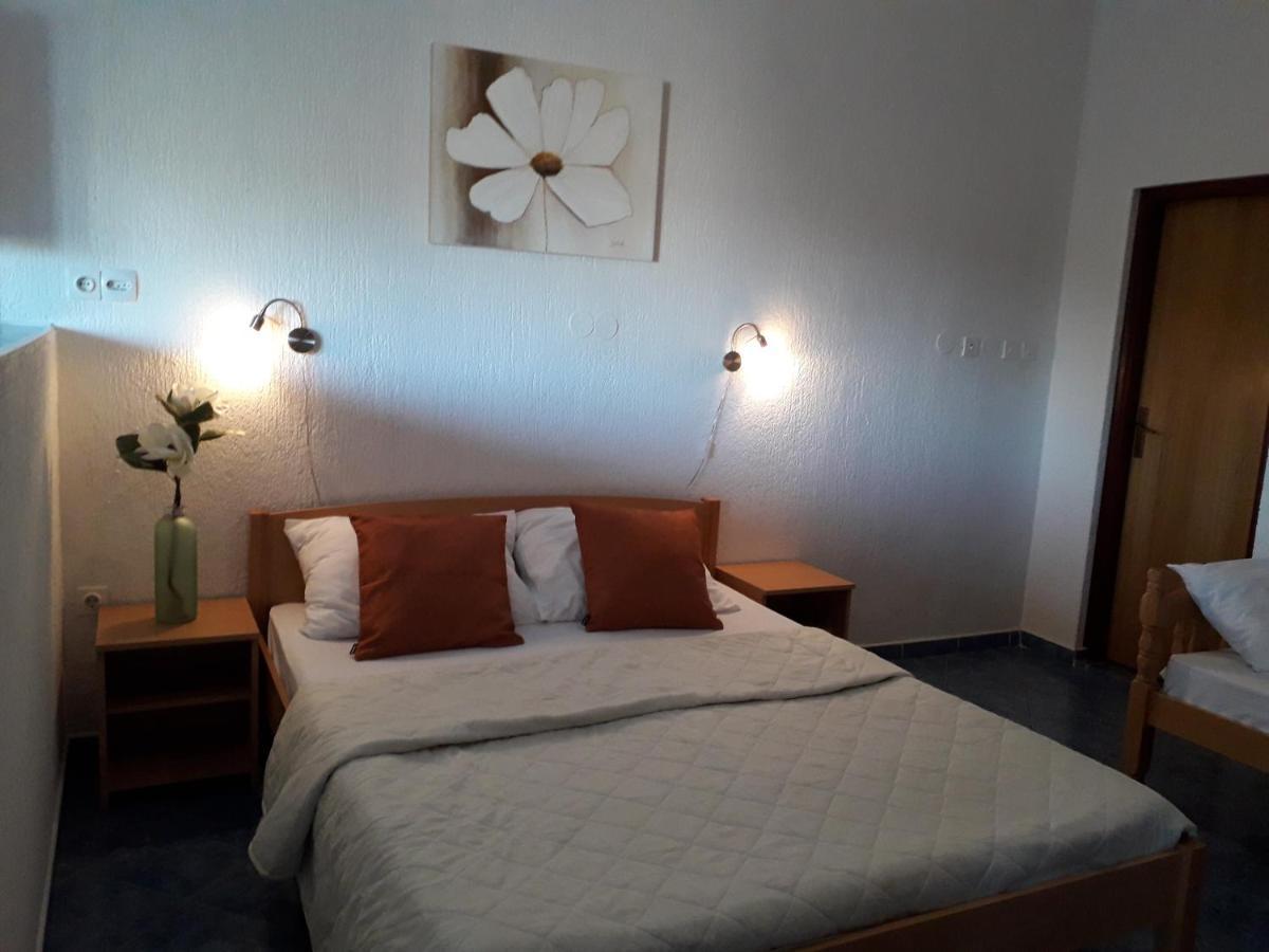 Delfin Apartments Sveti Juraj Eksteriør billede