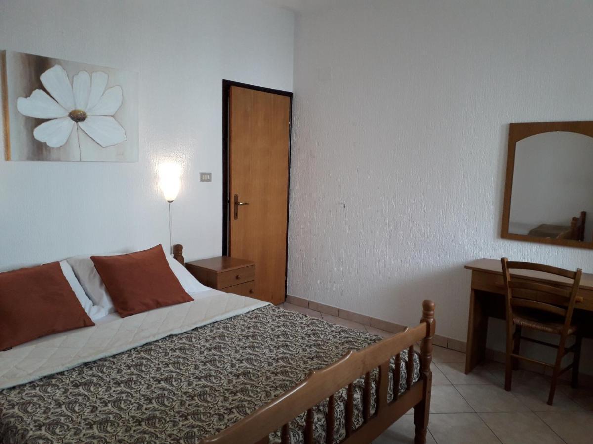 Delfin Apartments Sveti Juraj Eksteriør billede
