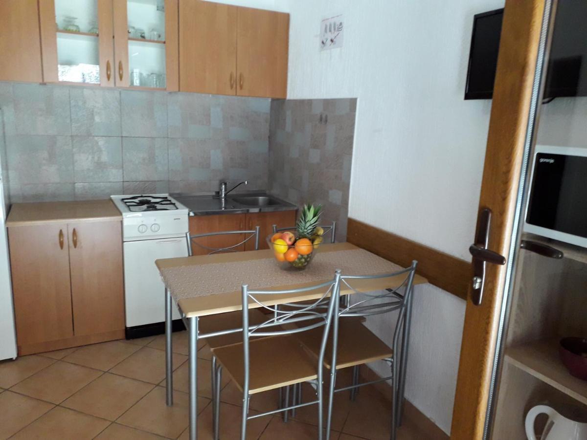 Delfin Apartments Sveti Juraj Eksteriør billede