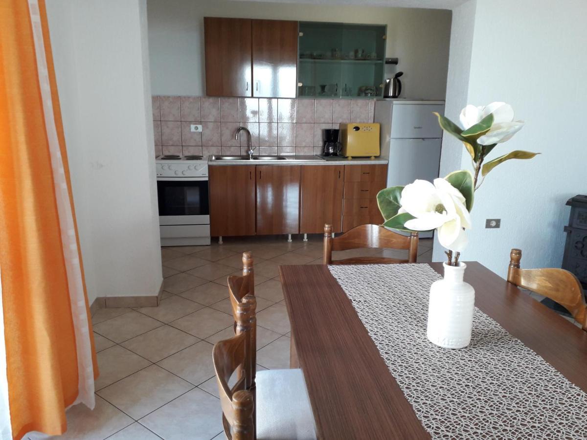 Delfin Apartments Sveti Juraj Eksteriør billede