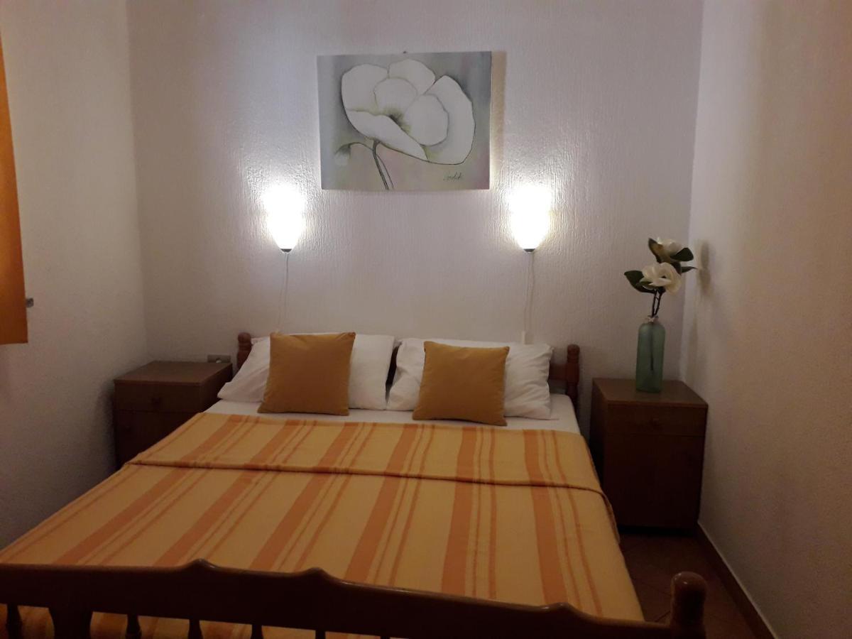 Delfin Apartments Sveti Juraj Eksteriør billede