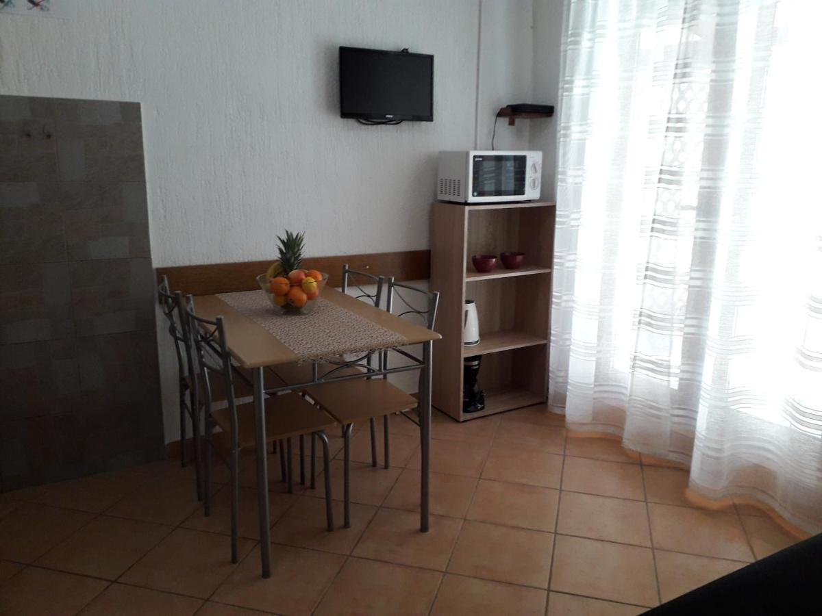 Delfin Apartments Sveti Juraj Eksteriør billede