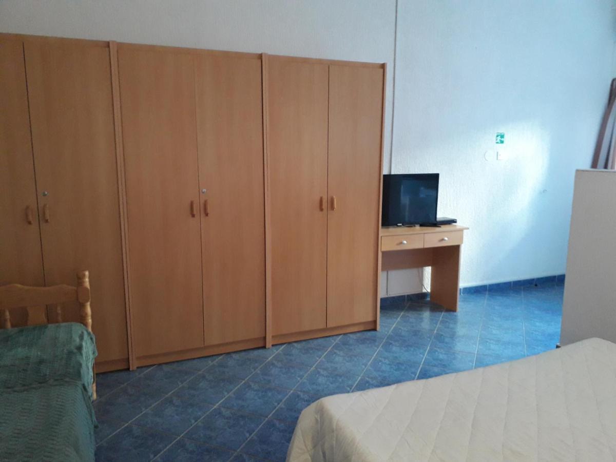 Delfin Apartments Sveti Juraj Eksteriør billede