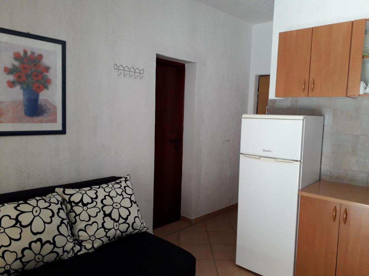 Delfin Apartments Sveti Juraj Eksteriør billede