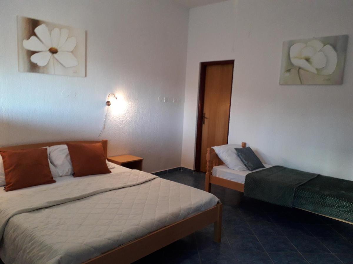 Delfin Apartments Sveti Juraj Eksteriør billede