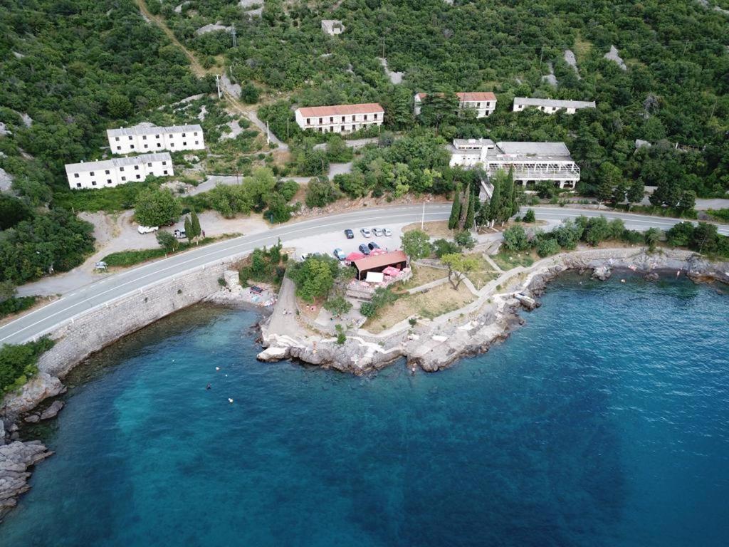 Delfin Apartments Sveti Juraj Eksteriør billede