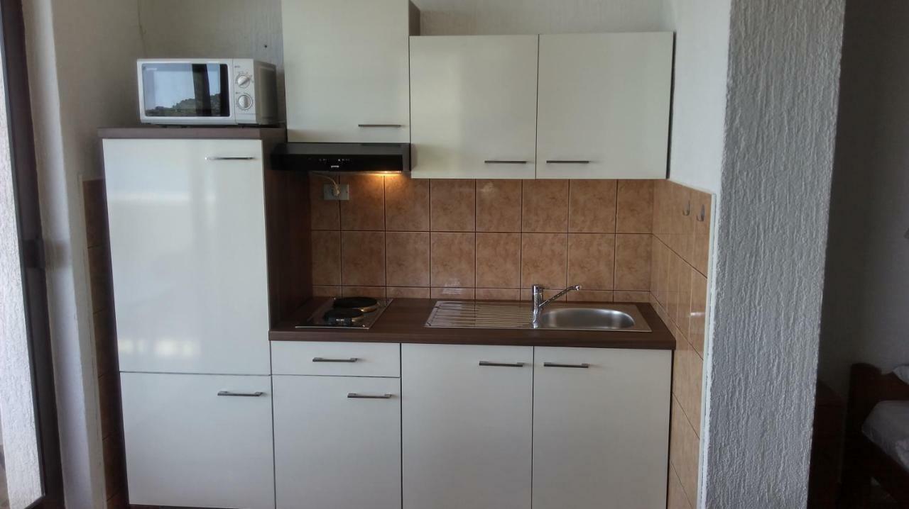 Delfin Apartments Sveti Juraj Eksteriør billede