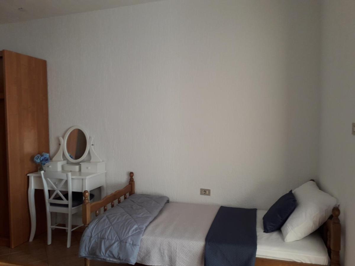 Delfin Apartments Sveti Juraj Eksteriør billede