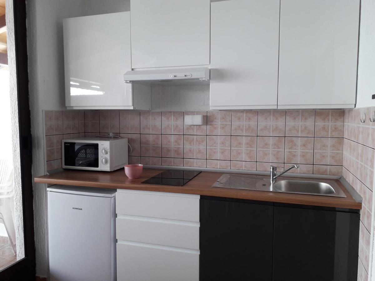 Delfin Apartments Sveti Juraj Eksteriør billede